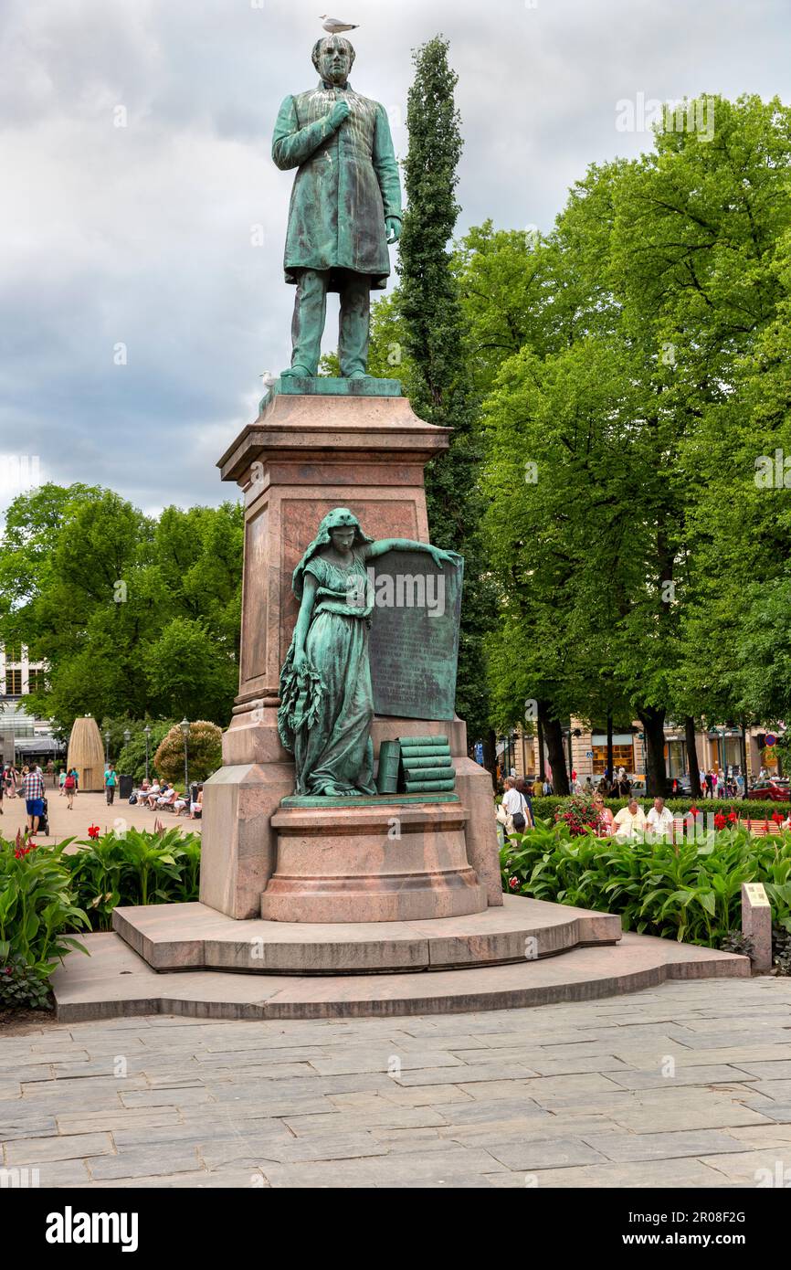 Die Statue von Johan Ludvig Runeberg aus dem Jahr 1885 ist eine Statue, die dem finnisch-schwedischen Schriftsteller, dem Nationaldichter (1804–1877), gewidmet ist und von seinem entworfen und geformt wurde Stockfoto