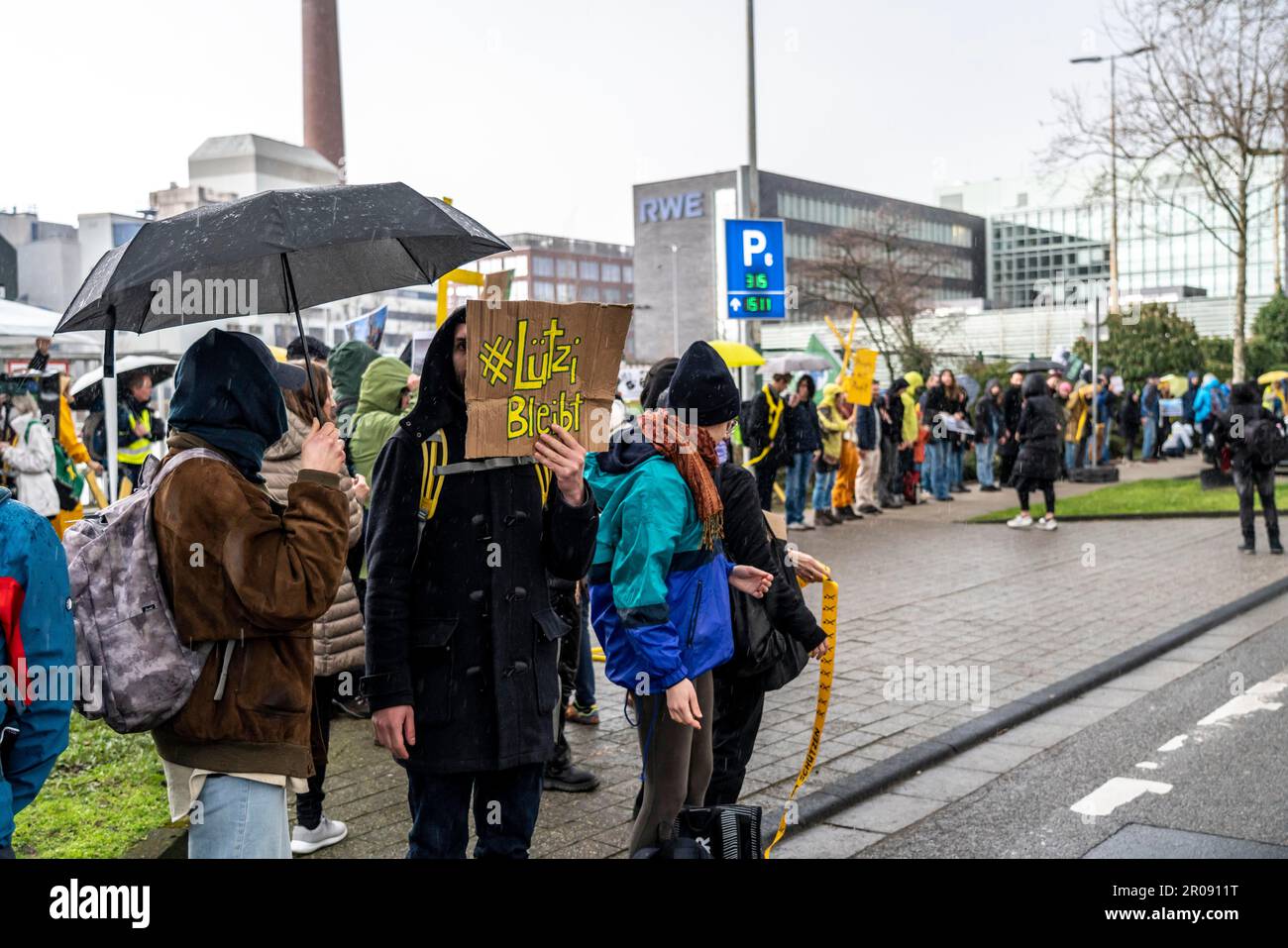 Klimademonstration gegen den weiteren Kohlebergbau im Braunkohlebergbau, Protest gegen das Energieunternehmen RWE und Braunkohlebergbau im ersteren Stockfoto