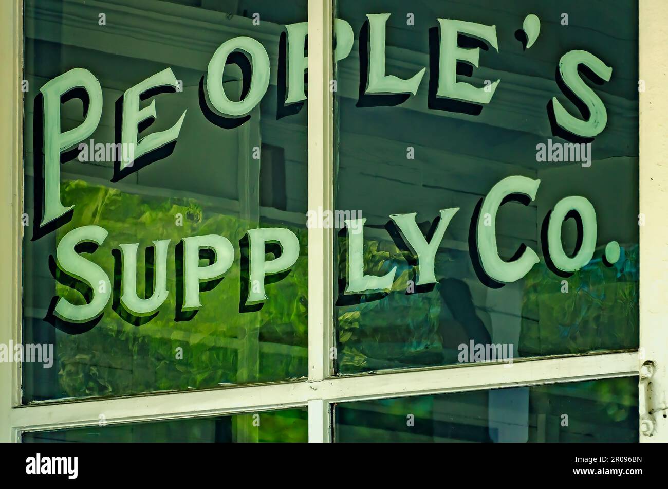 People's Supply Company ist am 30. April 2023 in Silverhill, Alabama, abgebildet. Der historische Gemischtwarenladen wurde 1902 erbaut und dient als United Bank. Stockfoto
