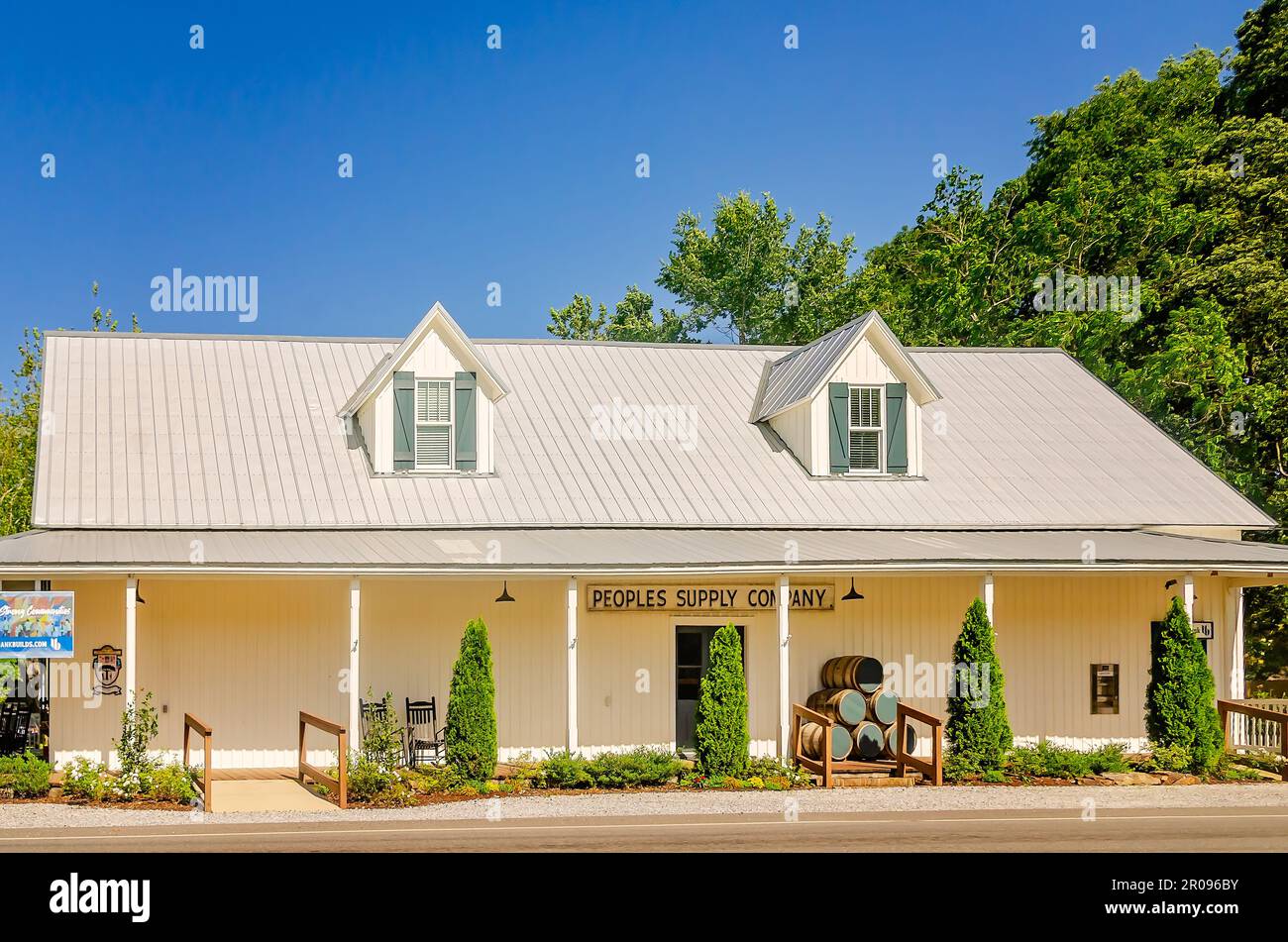 People Supply Company wird am 30. April 2023 in Silverhill, Alabama, abgebildet. Der historische Gemischtwarenladen, der 1902 erbaut wurde, dient heute als United Bank. Stockfoto