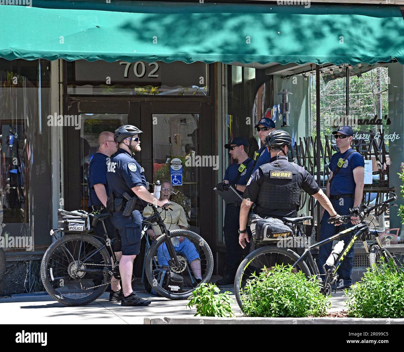 EMPORIA, KANSAS 6. MAI 2023 Polizei von Emporia Fahrradpatrouillen