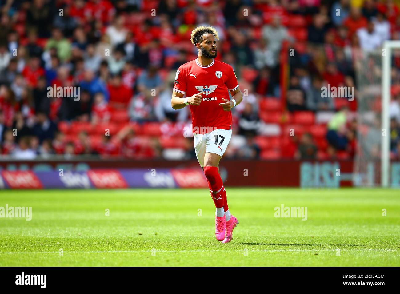 Oakwell Stadium, Barnsley, England - 7. Mai 2023 Barry Cotter (17) of Barnsley - während des Spiels Barnsley gegen Peterborough United, Sky Bet League One, 2022/23, Oakwell Stadium, Barnsley, England - 7. Mai 2023 Kredit: Arthur Haigh/WhiteRosePhotos/Alamy Live News Stockfoto