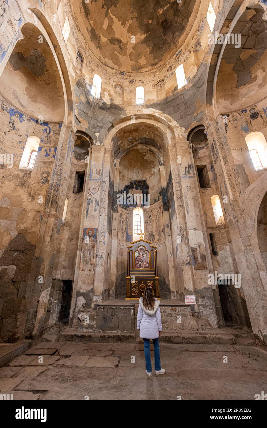 Van, Türkei - 3. März 2023; Innere der Armenischen Kathedrale Kirche des Heiligen Kreuzes auf der Insel Akdamar. Van Lake. Stockfoto