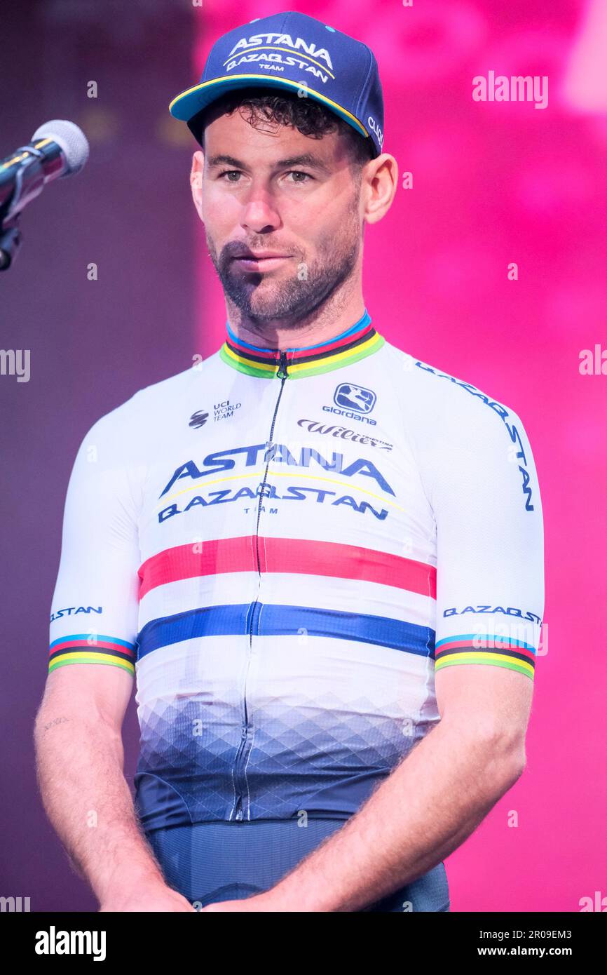 Mark Cavendish aus dem Vereinigten Königreich - Astana Qazaqstan, gesehen während des Giro d'Italia 106. 2023. Die offene Zeremonie der Teampräsentation für 106. Giro d'Italia 2023 in Pescara - Italien (Foto: Davide Di Lalla / SOPA Images / Sipa USA) Stockfoto