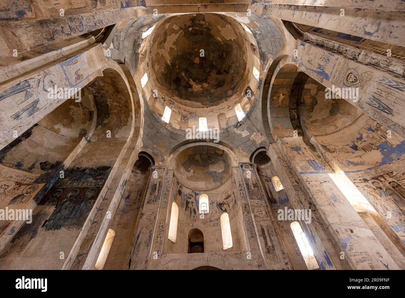 Van, Türkei - 3. März 2023; Innere der Armenischen Kathedrale Kirche des Heiligen Kreuzes auf der Insel Akdamar. Van Lake. Stockfoto