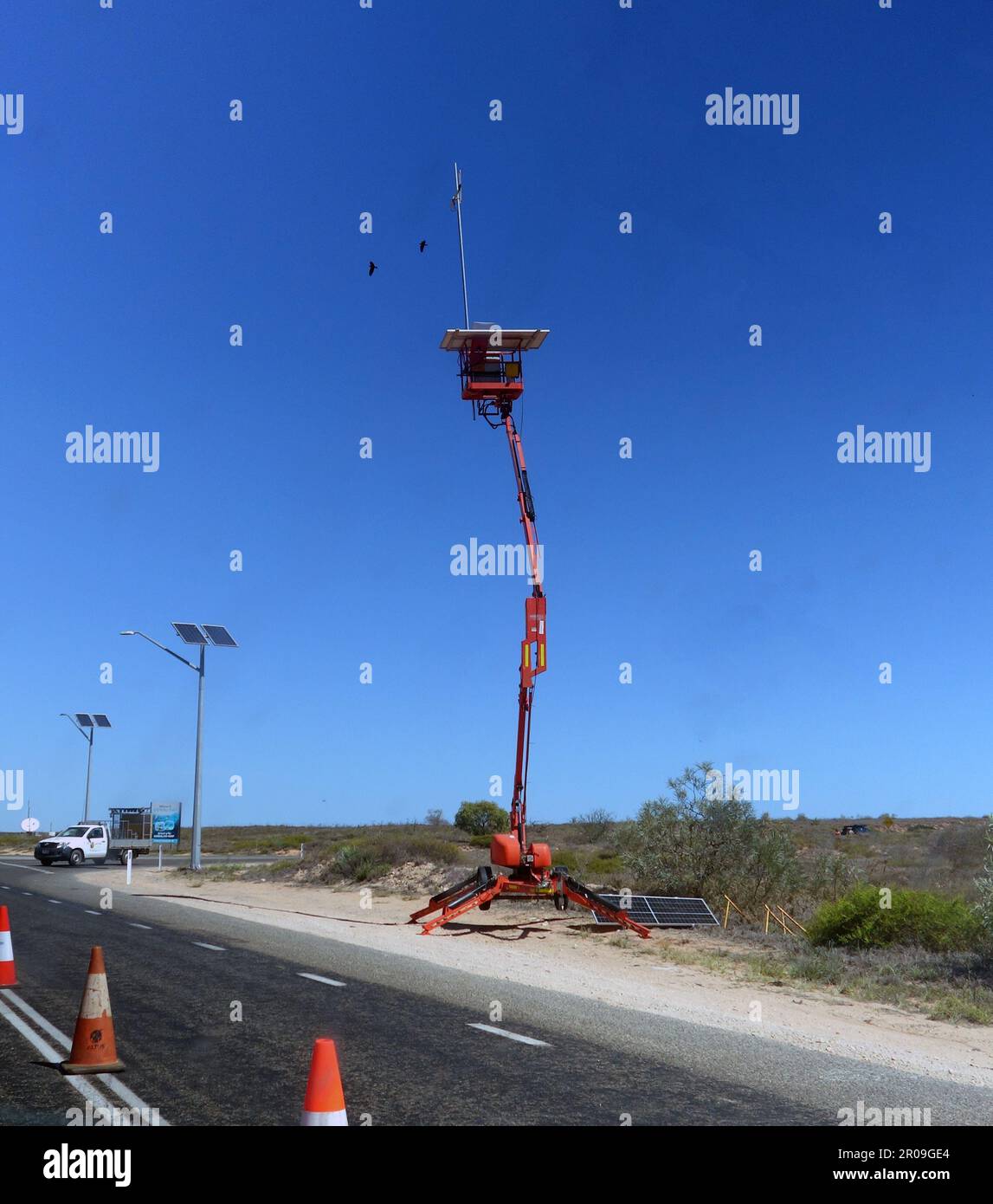 Temporärer Turm zur Verstärkung des Mobilfunksignals, der von Telstra in entlegenen Gebieten des Ningaloo-Nationalparks für die Sonnenfinsternis im April 2023, Weste, installiert wurde Stockfoto
