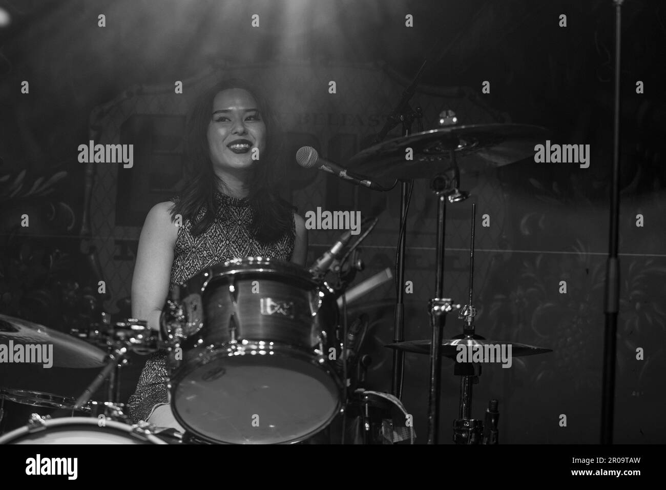 Belfast, Großbritannien. Mai 2023. Die japanische Band Otoboke Beaver spielte die Empire Music Hall im Rahmen des Cathedral Quarter Arts Festivals in Belfast. Die Band besteht aus Accorinrin – Gesang, gelegentliche Rhythmusgitarre (2009–heute), Yoyoshie – Gitarre, Background Vocals (2009–heute), Hiro-chan – Bass, Background Vocals (2013–heute), Kahokiss – Schlagzeug, Background Vocals (2018–heute) Credit: Bonzo/Alamy Live News Stockfoto