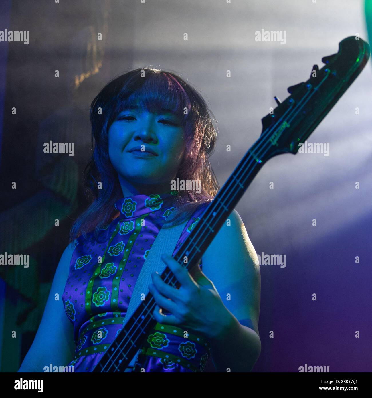 Belfast, Großbritannien. 7. Mai 2023 Die japanische Band Otoboke spielte die Empire Music Hall im Rahmen des Cathedral Quarter Arts Festivals in Belfast. Die Band besteht aus Accorinrin – Gesang, gelegentliche Rhythmusgitarre (2009 bis heute), Yoyoshie – Gitarre, unterstützende Gesänge (2009 bis heute), Hiro-Chan – Bass, unterstützende Gesänge (2013 bis heute), Kahokiss – Schlagzeug, unterstützende Gesänge (2018 bis heute). Guthaben: Bonzo/Alamy Live News Stockfoto