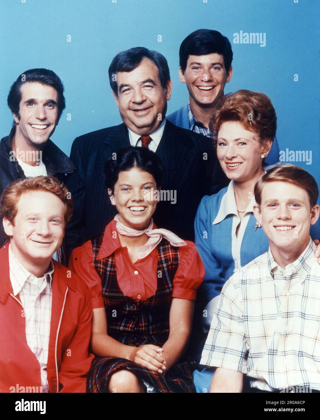 15. Juni 1979, Hollywood, CA, USA: „Happy Days“ Besetzung: DONNY MOST, HENRY WINKLER, ERIN MORAN, TOM BOSLEY, ANSON WILLIAMS, MARION ROSS, RON HOWARD. Happy Days vom 15. Januar 1974 bis zum 19. Juli 1984 wurde eine amerikanische TV-Sitcom auf ABC ausgestrahlt. 255 halbstündige Episoden mit über 11 Saisons. Eine der erfolgreichsten Serien der 1970er. Die Serie präsentierte eine idealisierte Vision des Lebens im Mittleren Westen der USA der 1950er und Anfang der 1960er Jahre. (Kreditbild: © Miller-Milkis Productions/Entertainment Pictures via ZUMA Press Wire) NUR REDAKTIONELLE VERWENDUNG! Nicht für den kommerziellen GEBRAUCH! Stockfoto