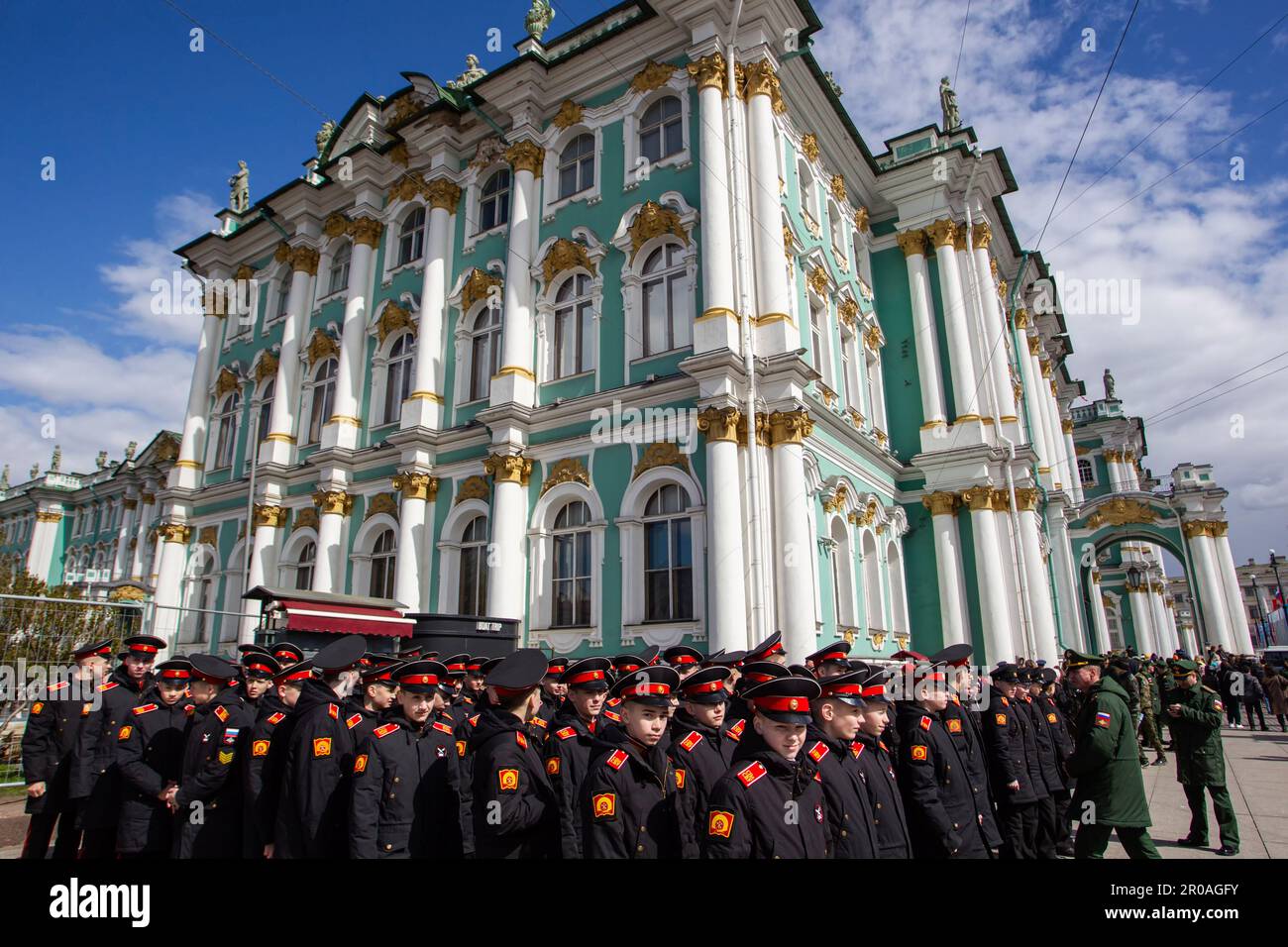 St. Petersburg, Russland. 07. Mai 2023. Kadetten der Suvorov Militärschule, die nach der Generalprobe für die Siegesparade am Palastplatz zu sehen sind. Russland wird den 78. Jahrestag des vollständigen und letzten Sieges im Großen Patriotischen Krieg über Nazideutschland feiern. Der Siegesfeiertag wird in vielen Städten des Landes am 9. Mai gefeiert, die wichtigsten sind St. Petersburg und Moskau. (Foto: Artem Priakhin/SOPA Images/Sipa USA) Guthaben: SIPA USA/Alamy Live News Stockfoto