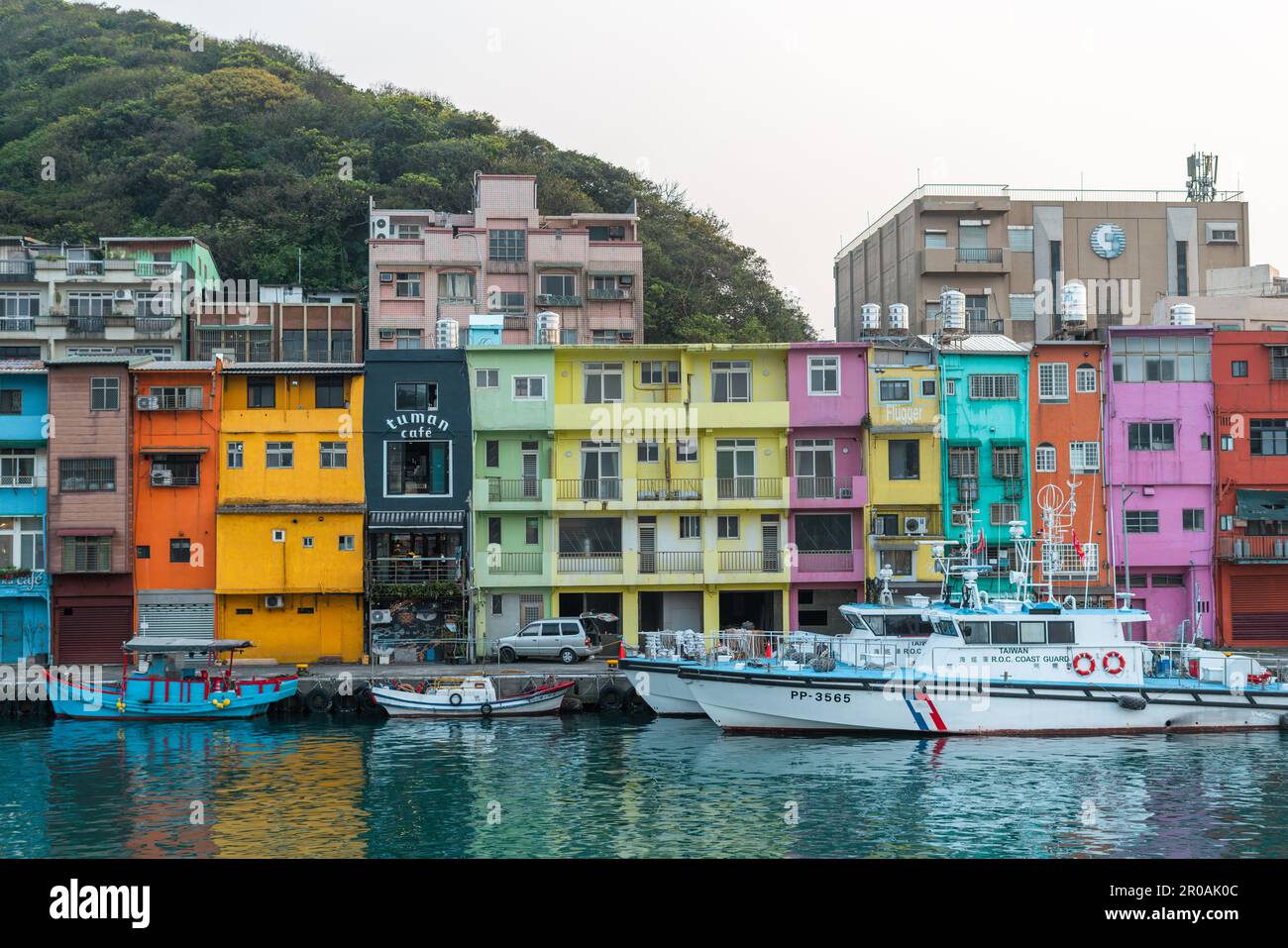Keelung, Taiwan - 21. März 2023 : Zhengbin Port Color Houses Stockfoto