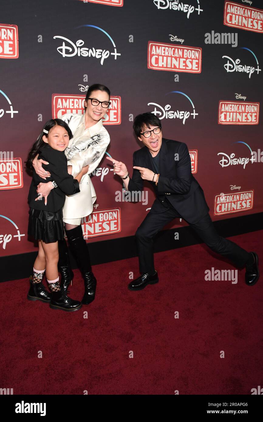 New York, USA. 07. Mai 2023. Michelle Yeoh und Ke Huy Quan laufen am 7. Mai 2023 auf dem roten Teppich bei der Premiere der American Born Chinese Series in der Radio City Music Hall in New York, New York. (Foto: Efren Landaos/Sipa USA) Guthaben: SIPA USA/Alamy Live News Stockfoto