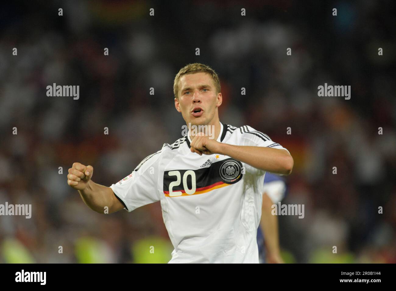 Lukas Podolski ballt die Faust.Fußball Europameisterschaft Länderspiel Deutschland - Portugal 3:2, 19.6.2008 Stockfoto