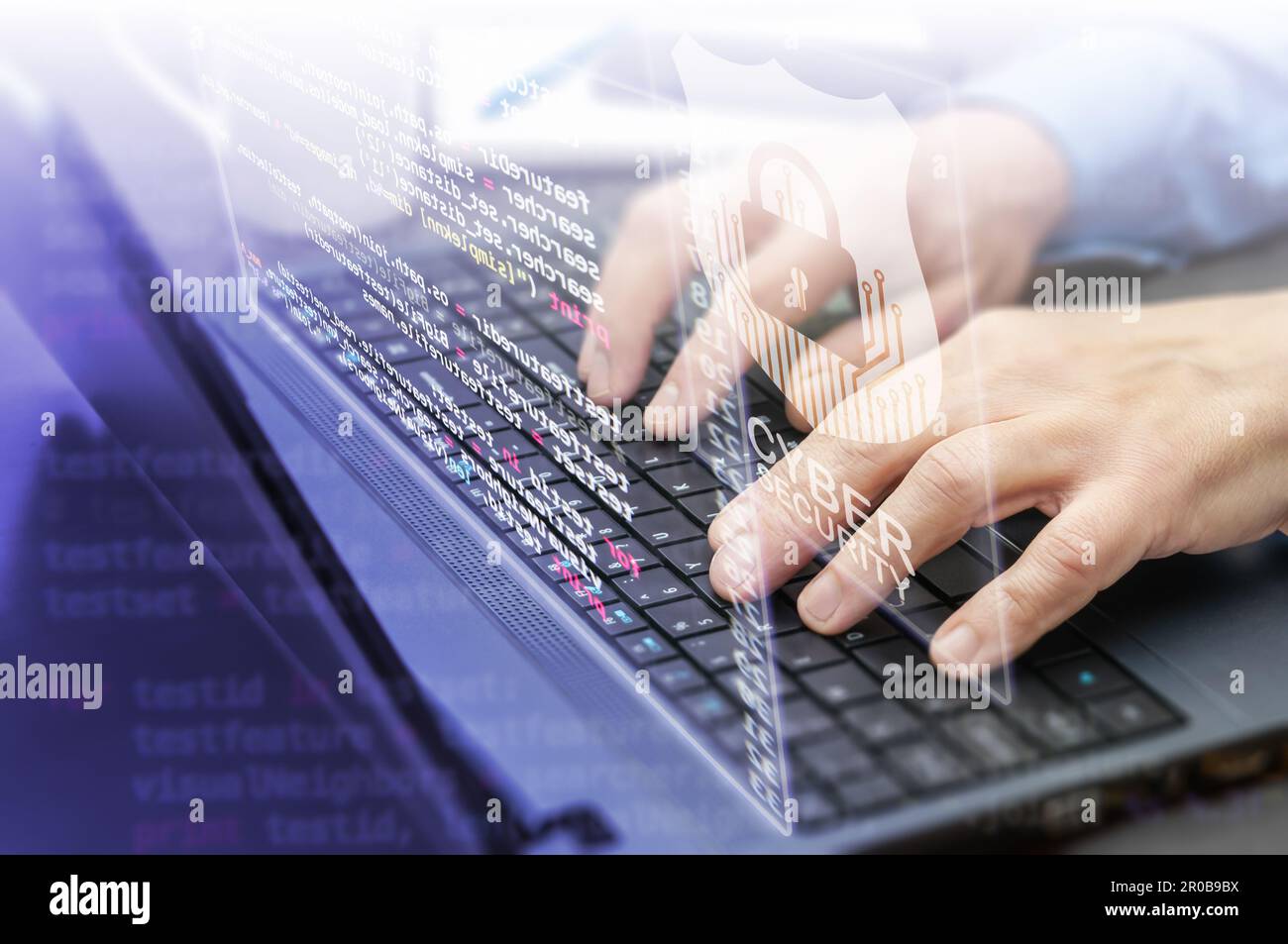 Nahaufnahme der Hände eines Mannes auf einer Laptop-Tastatur. Konzept die Entwicklung von Antiviren-, Cybersicherheits-, Datenschutz- und Firewall-Anwendungen Stockfoto