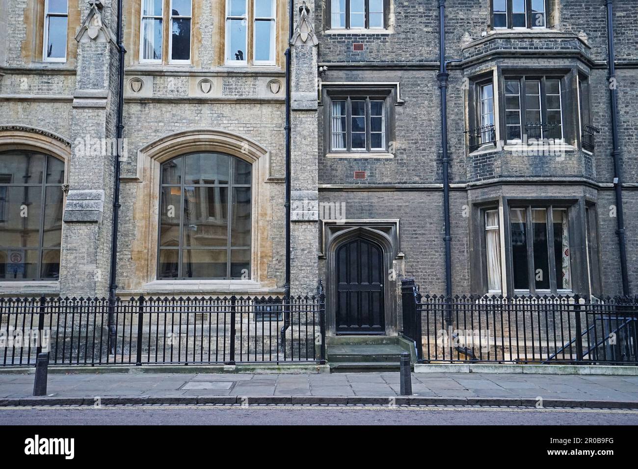 Äußere europäische Architektur und Dekoration des Oxford-Gebäudes und der Straße - England, Großbritannien Stockfoto