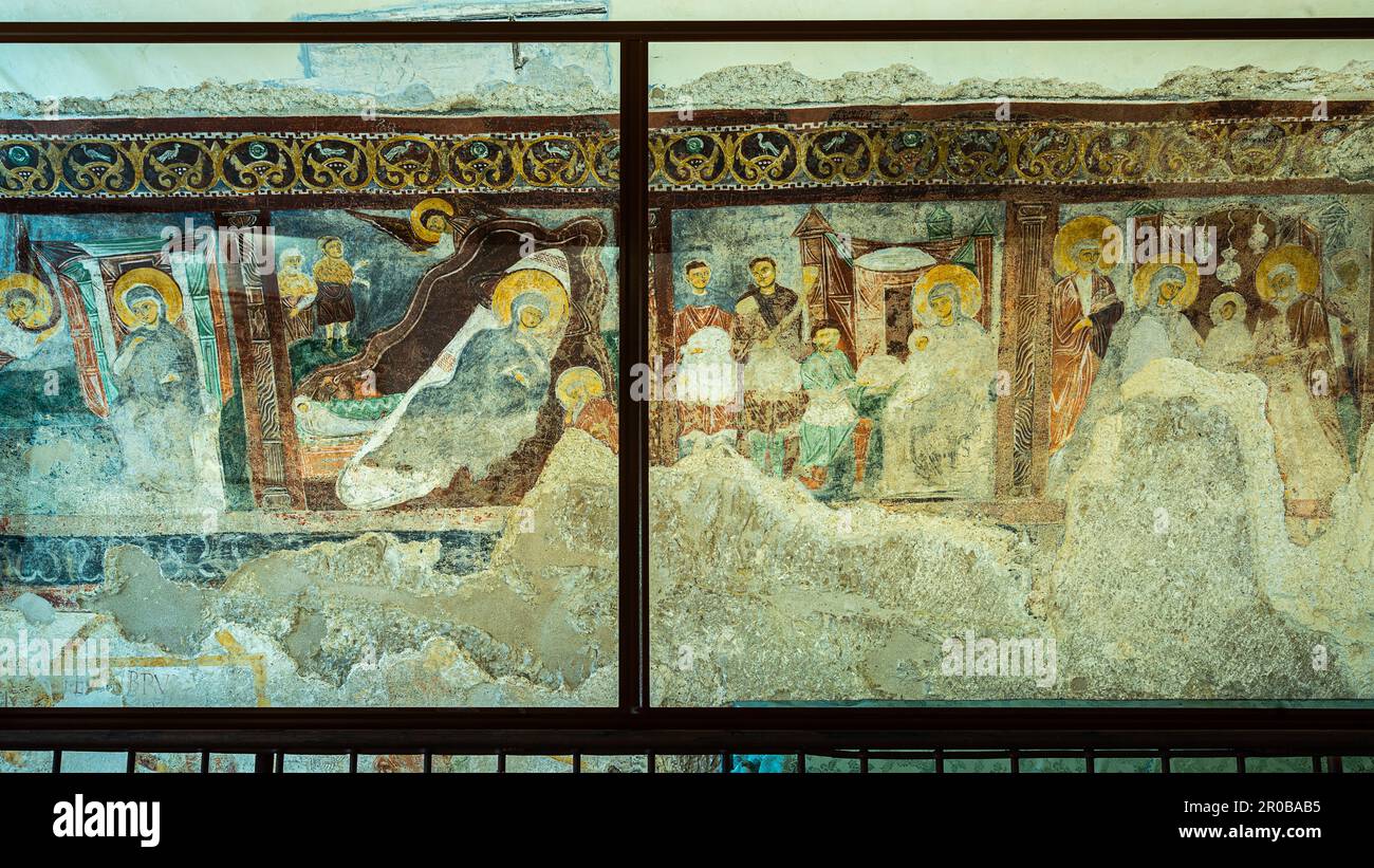 Das wertvollste Fresko, das die drei Personen darstellt. Die Kapelle, die das Bild beherbergt, repräsentiert die Dreifaltigkeit und evangelische Szenen. Vallepietra, Lazio Stockfoto