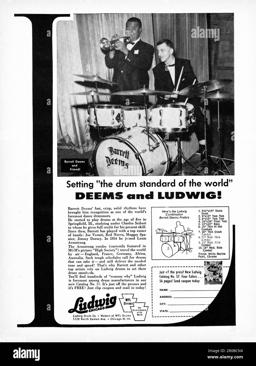 Eine ganzseitige Werbung für Ludwig Drums mit Jazz-Schlagzeuger Barrett deems und seinem Chef Louis Armstrong. Aus einer Zeitschrift aus den 50er Jahren. Stockfoto