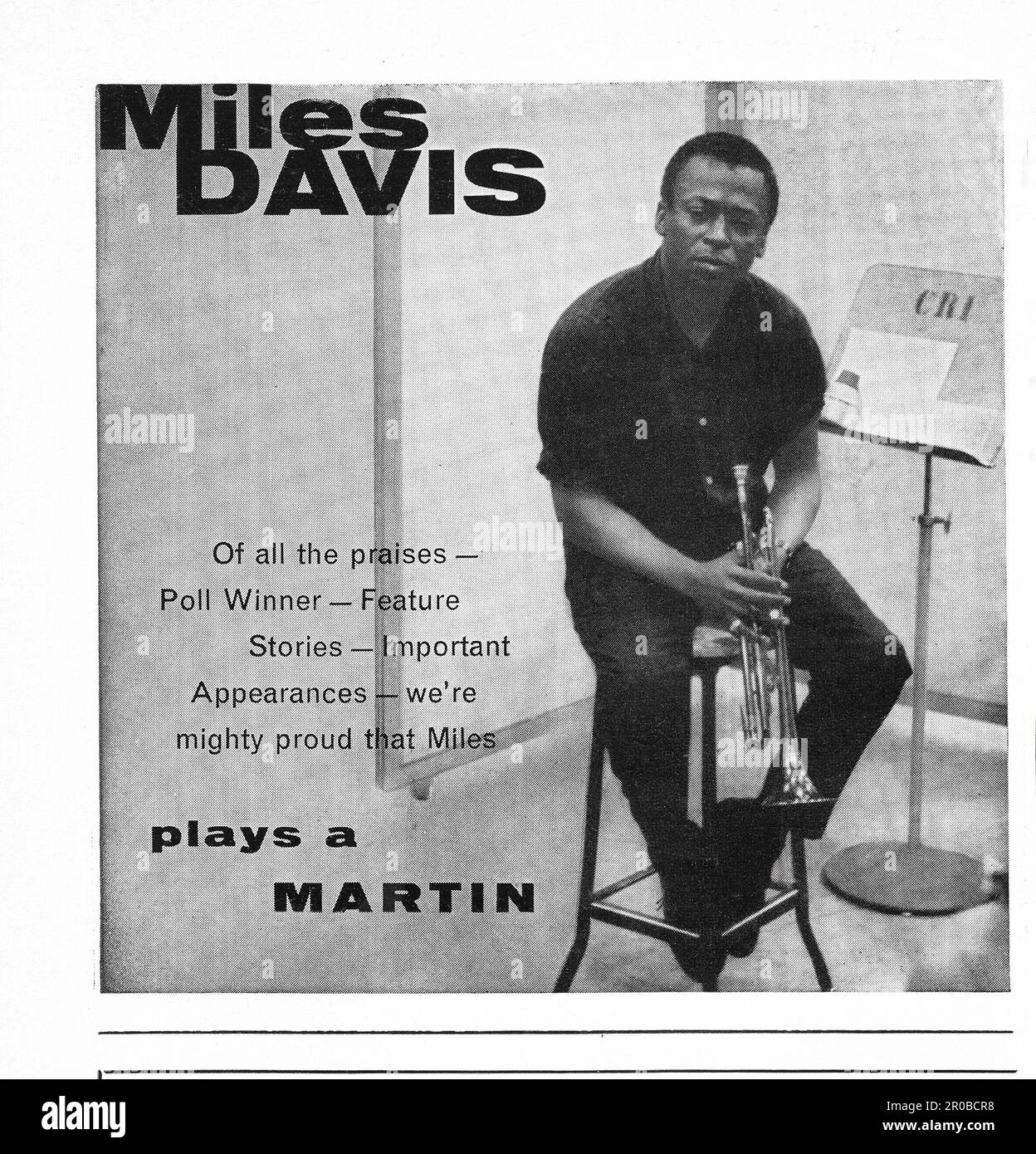 Ein Werbespot für Martin-Trompeten mit Jazz-Superstar Miles Davis. Aus einem Musikmagazin der frühen 1960er Jahre. Stockfoto