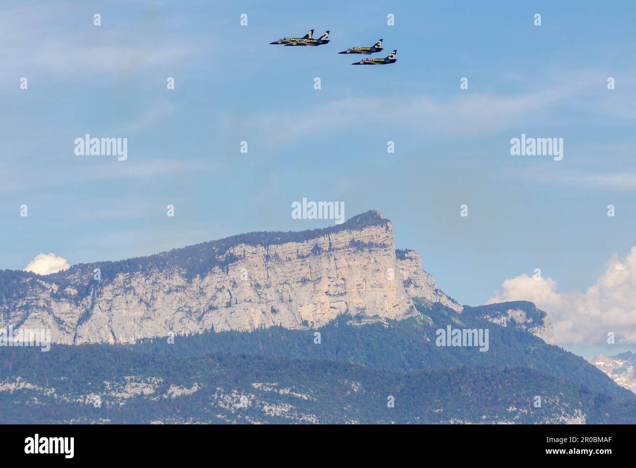 Breitling-Jet-Team-Formation bei Aerolac Stockfoto