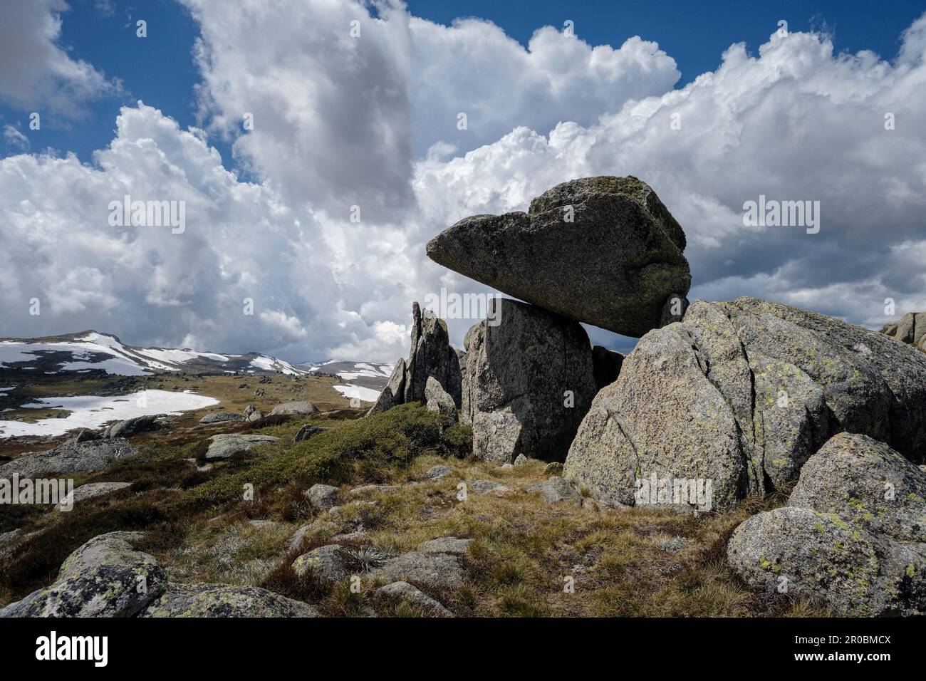 Blick vom Aussichtspunkt Kosciuszko zum Berg Kosciuszko im Sommer, Kosciuszko Nationalpark, New South Wales, Australien Stockfoto