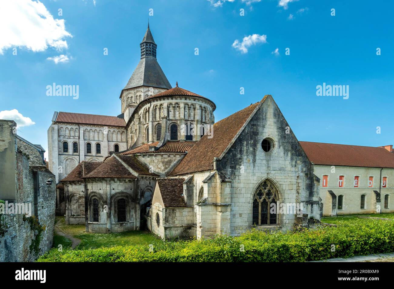 Charité-sur-Loire. Kirche Notre-Dame, unesco-Weltkulturerbe. Abteilung Nièvre. Bourgogne-Franche-Comte. Frankreich Stockfoto