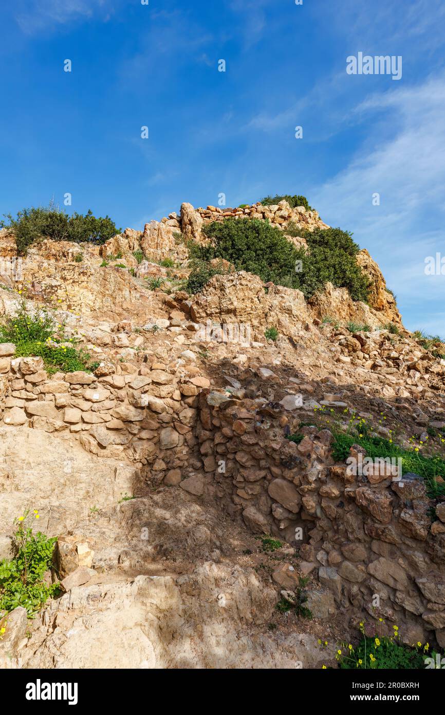 Die nuraghe oder Nurhag, die wichtigste Art eines uralten megalithischen Bauwerks, das in Sardinien zu finden ist Stockfoto