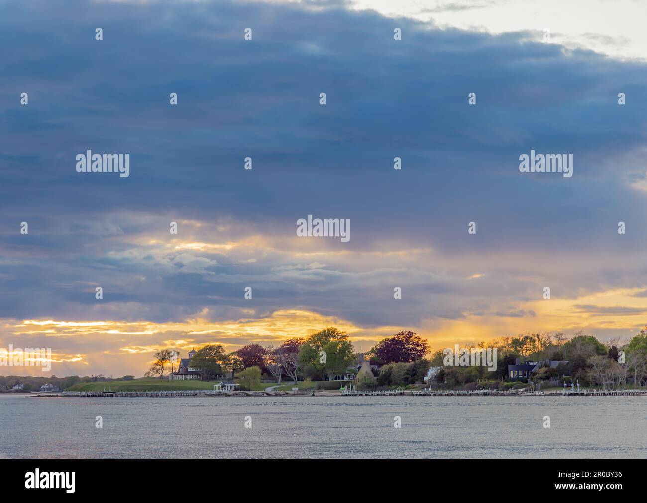Ufergrundstücke auf Shelter Island bei Sonnenuntergang Stockfoto