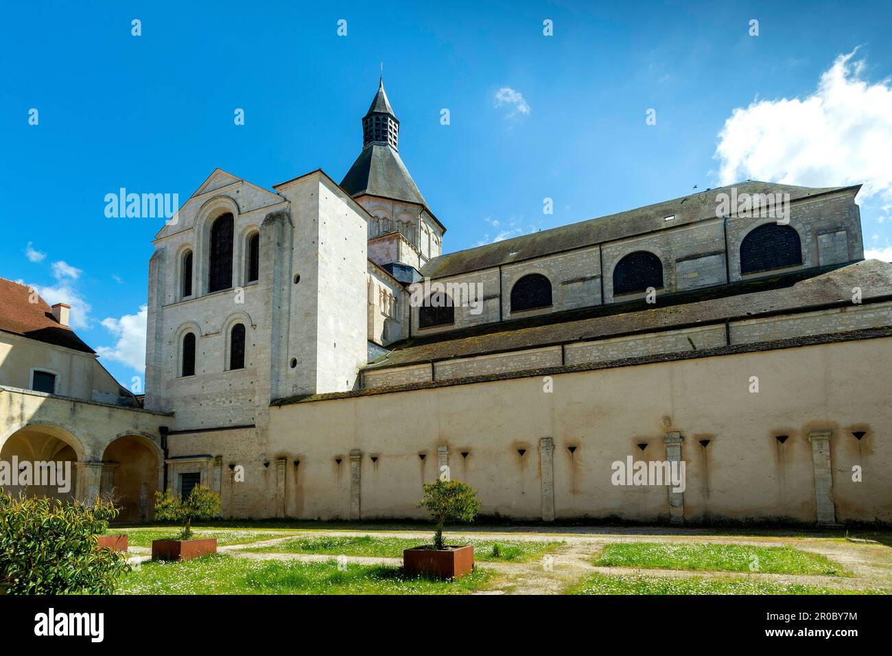 Charité-sur-Loire. Das Kloster der Kirche Notre-Dame, unesco-Weltkulturerbe. Abteilung Nièvre. Bourgogne-Franche-Comte. Frankreich Stockfoto