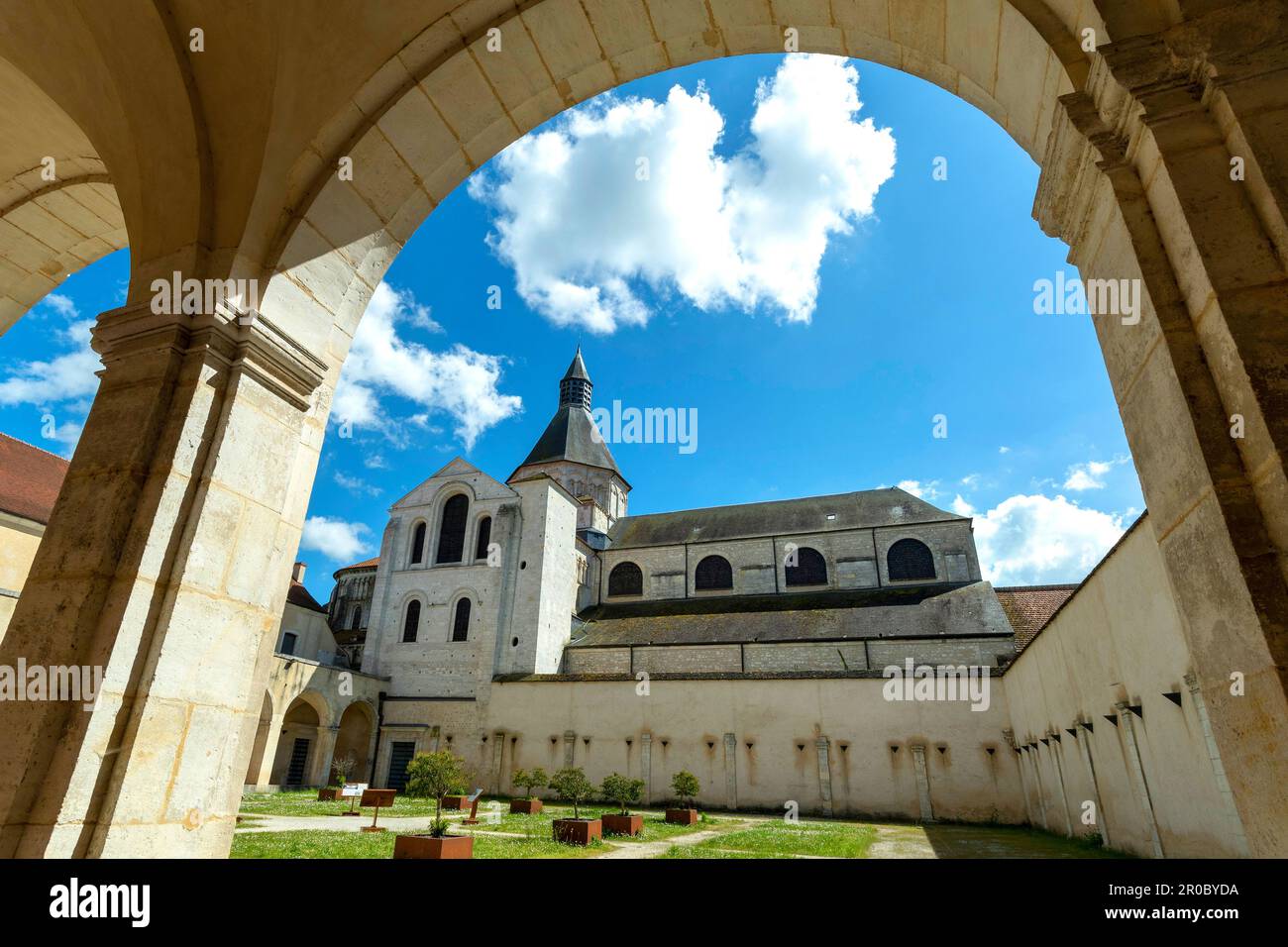 Charité-sur-Loire. Kirche Notre-Dame, unesco-Weltkulturerbe. Abteilung Nièvre. Bourgogne-Franche-Comte. Frankreich Stockfoto