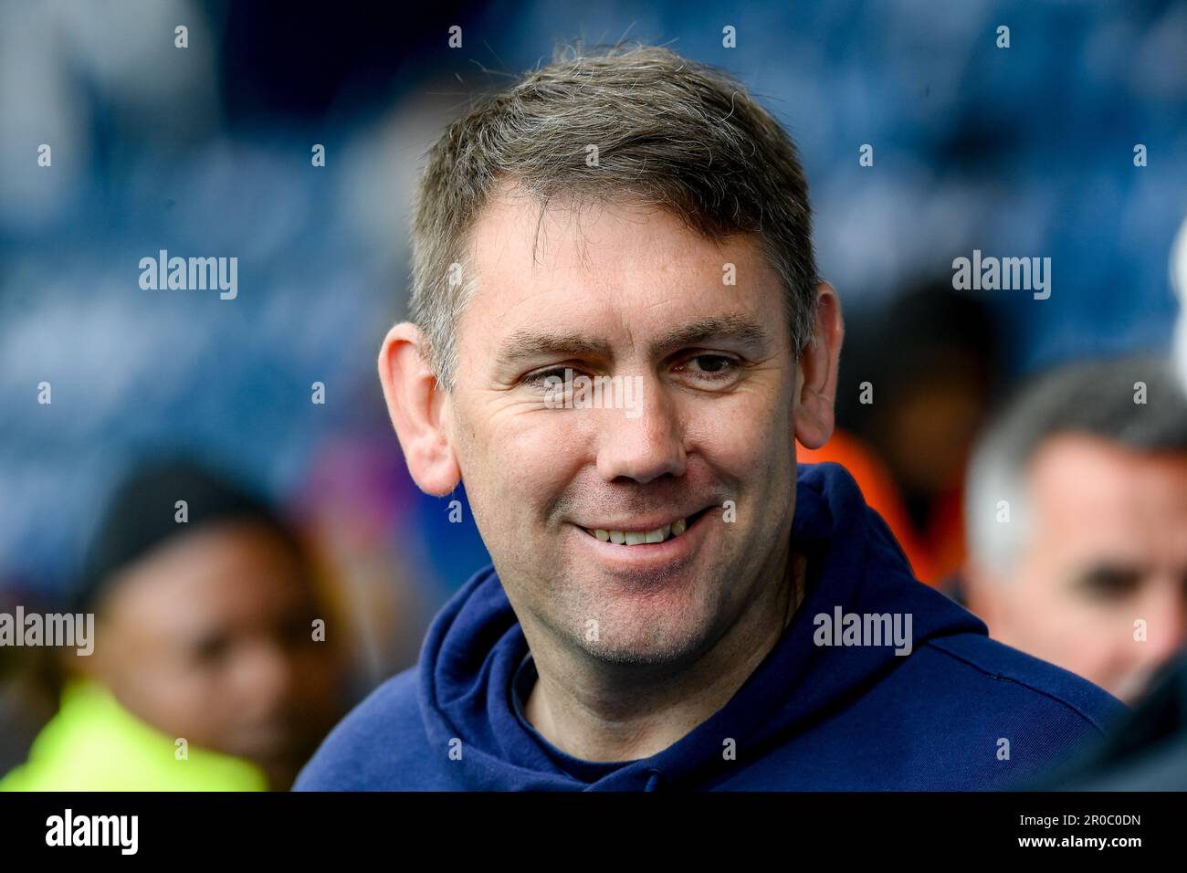 Stockport, Großbritannien. 08. Mai 2023. Ein Stockport-Fan vor der Sky Bet League 2 spielt Stockport County gegen Hartlepool United im Edgeley Park Stadium, Stockport, Großbritannien, 8. Mai 2023 (Foto von Ben Roberts/News Images) in Stockport, Großbritannien, am 5./8. Mai 2023. (Foto: Ben Roberts/News Images/Sipa USA) Guthaben: SIPA USA/Alamy Live News Stockfoto