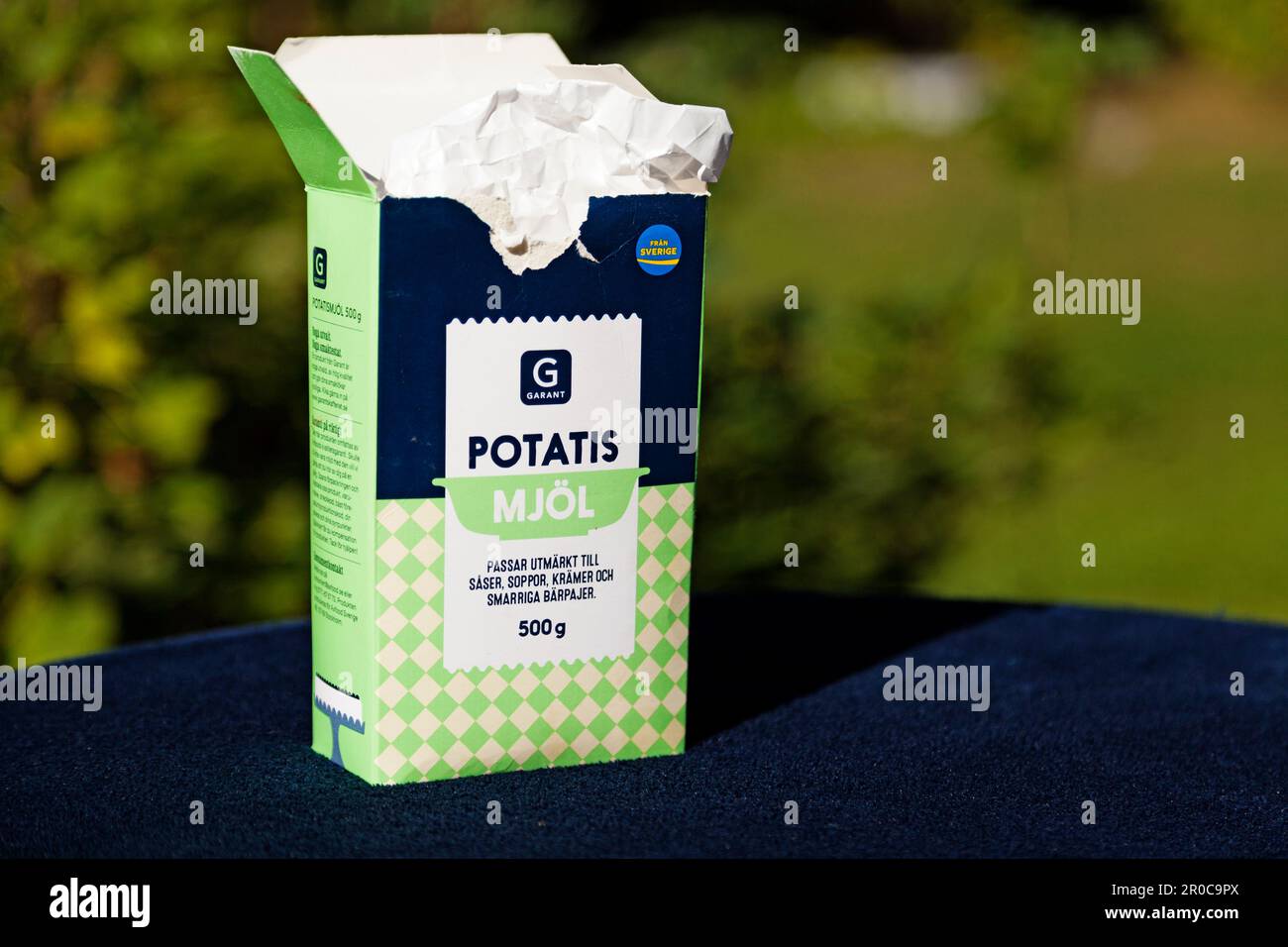 Umea, Norrland Schweden - 26. August 2022: Eine Packung schwedisches Kartoffelmehl Stockfoto