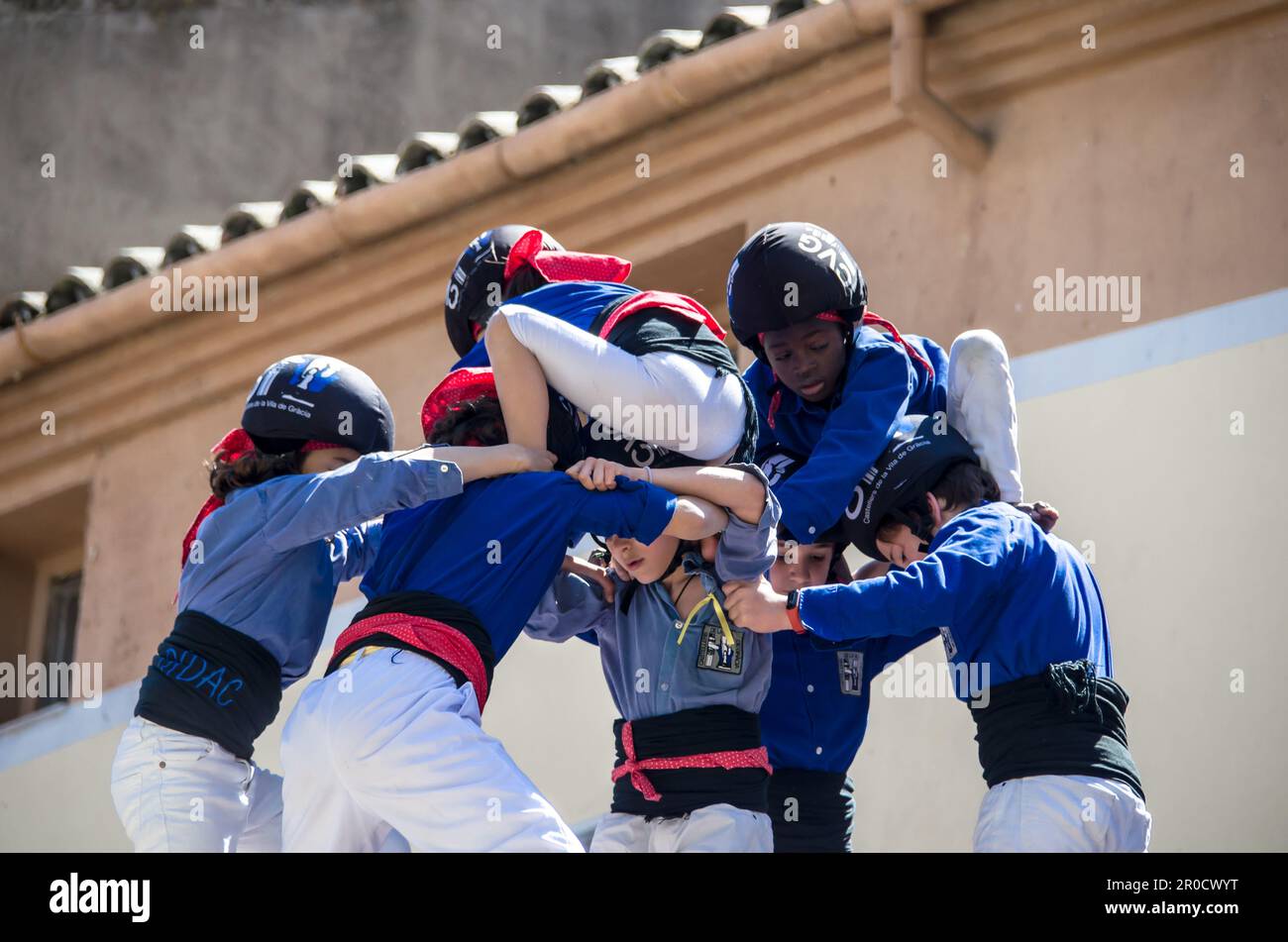 Igualada, Barcelona; 28. April 2019: Castelleras Days of Barcelona. 24. Jahre Moixiganguers de Igualada Gruppe, menschliche Türme aus Vila de Stockfoto