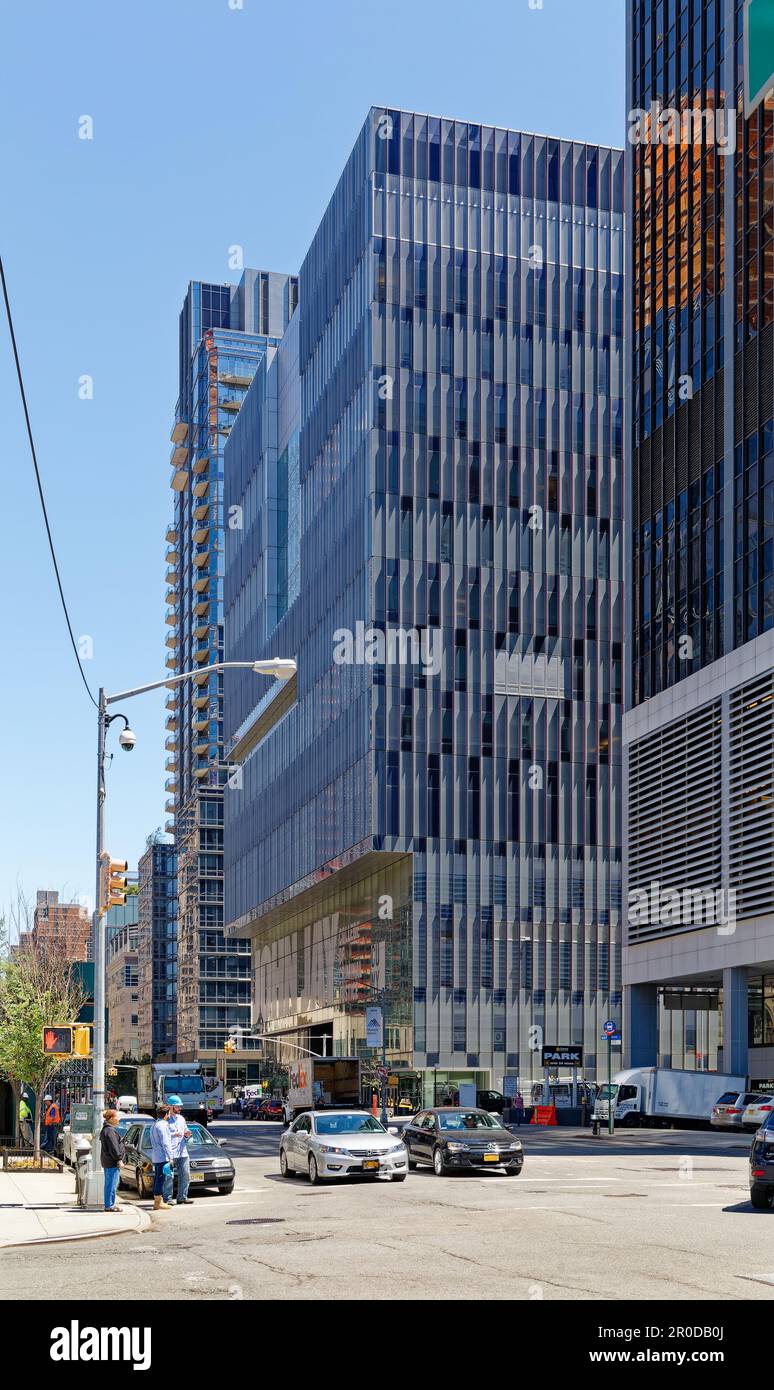 Das John Jay College of Criminal Justice ist Teil der CUNY, City University of New York, an der 860 11. Avenue in New York's Hell’s Kitchen. Stockfoto