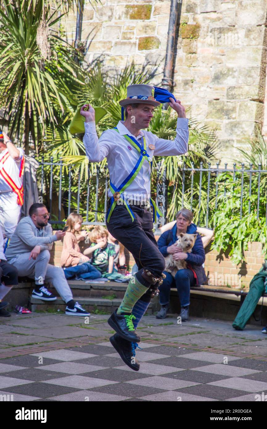 Morris-Tänzer am Feiertag in Hastings Stockfoto