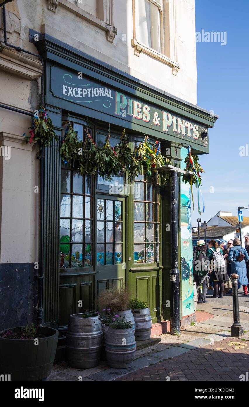 Traditioneller englischer Pub am Meer in Hastings UK Stockfoto