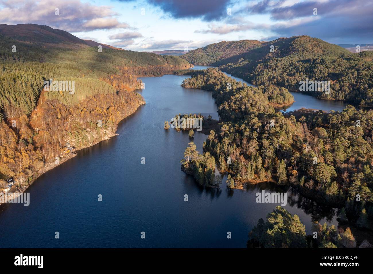 Herbst. Loch Beinn A' Mheadhoinm, Glen Affric bei Cannich, Highlands Scotland. Stockfoto