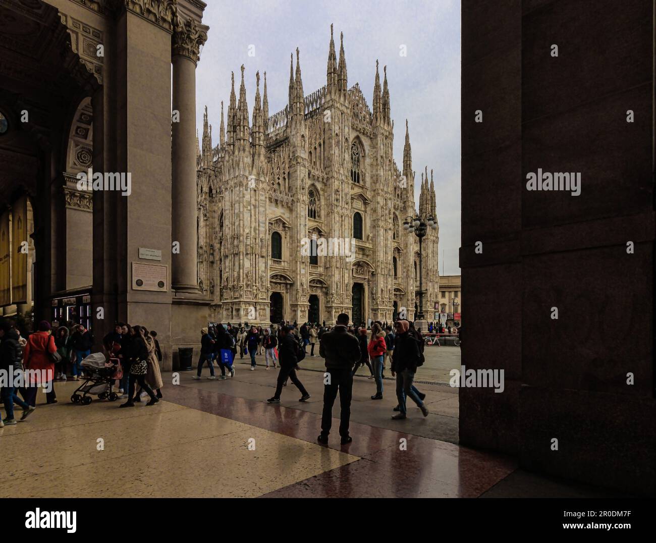 Im Herzen Mailands: Piazza del Duomo und Galleria Vittorio Emanuele II - Mailand, Italien Stockfoto