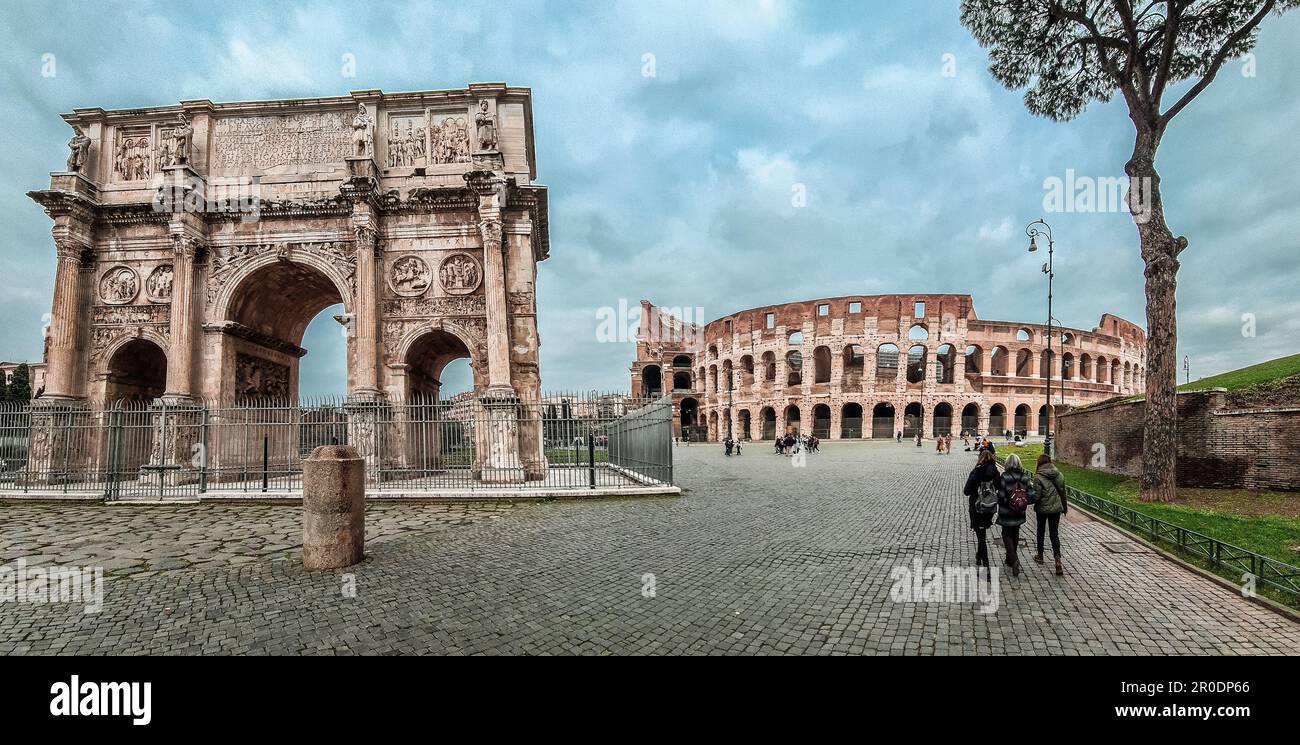 Der Konstantinsbogen wurde 315 auf der Via Triumphalis - Rom, Italien, errichtet Stockfoto