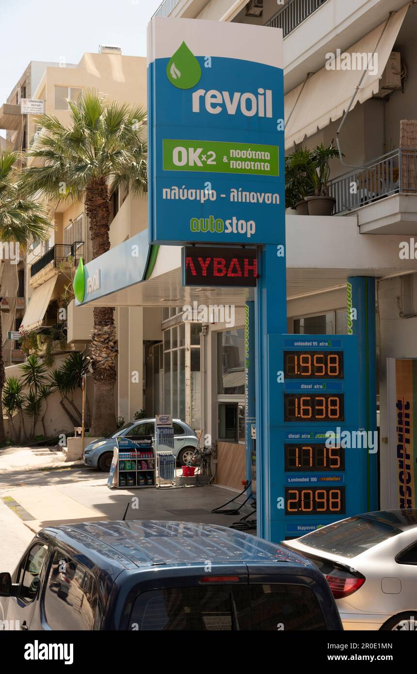 Herkalion, Kreta, Griechenland, EU. 2023. Übersicht über die Tankstelle im Zentrum von Herkalion, Kreta. Stockfoto