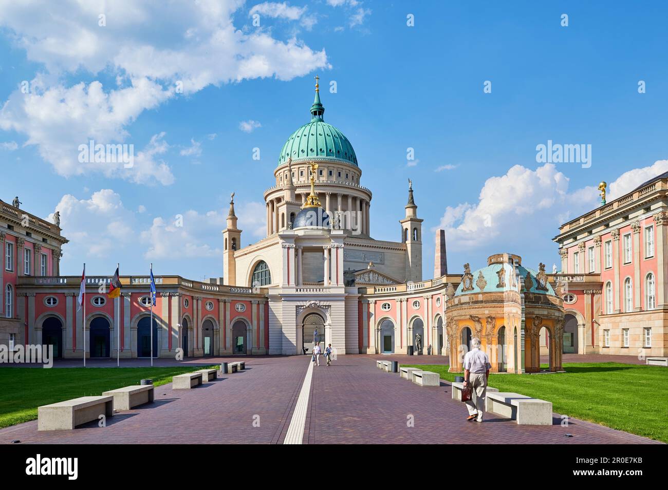 Der Innenhof des Stadtpalastes (heute Sitz des bundesparlaments) mit Blick auf St. Nicholas' Kirche, Potsdam, Brandenburg, Stockfoto