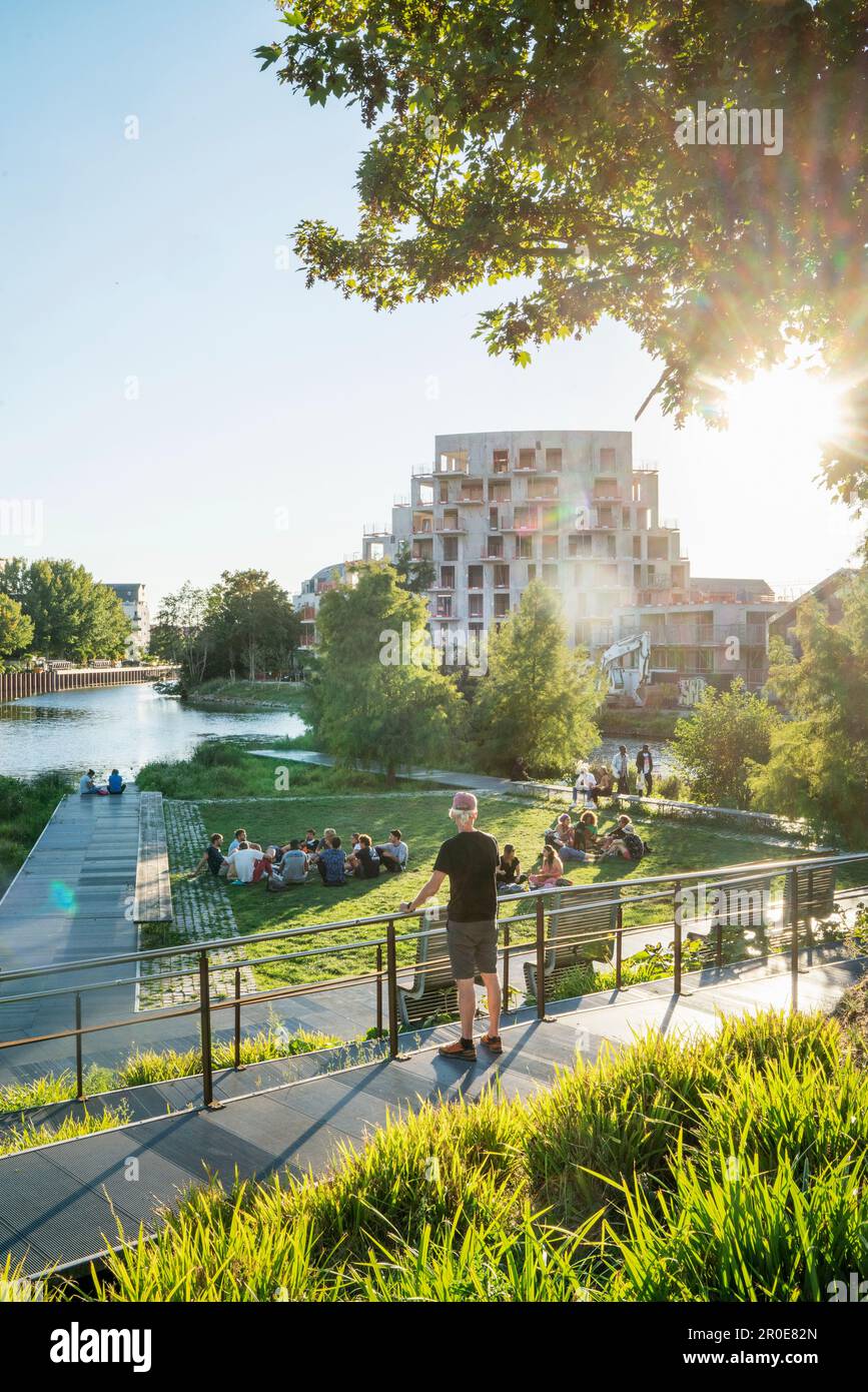 Garten „Jardin de la Confluence“ am Ufer des Flusses Vilaine, Rennes, Bretagne Stockfoto