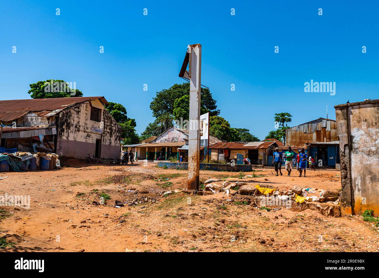 Verfallene Häuser auf Bubaque Island, Bijagos Inselgruppe, Guinea-Bissau Stockfoto