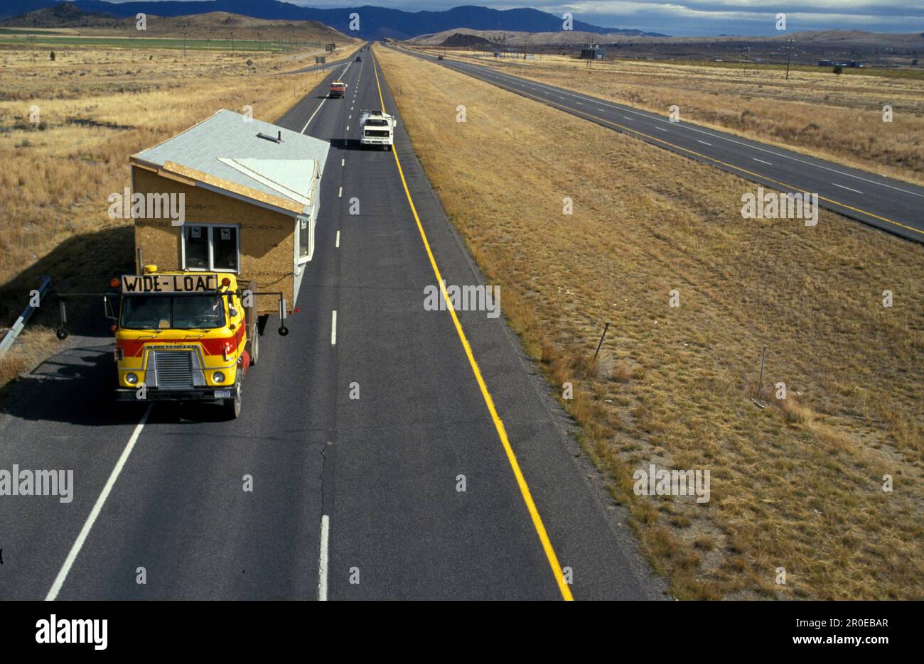 House on a Truck, Transport, Rocky Mountains, Montana, USA Stockfoto