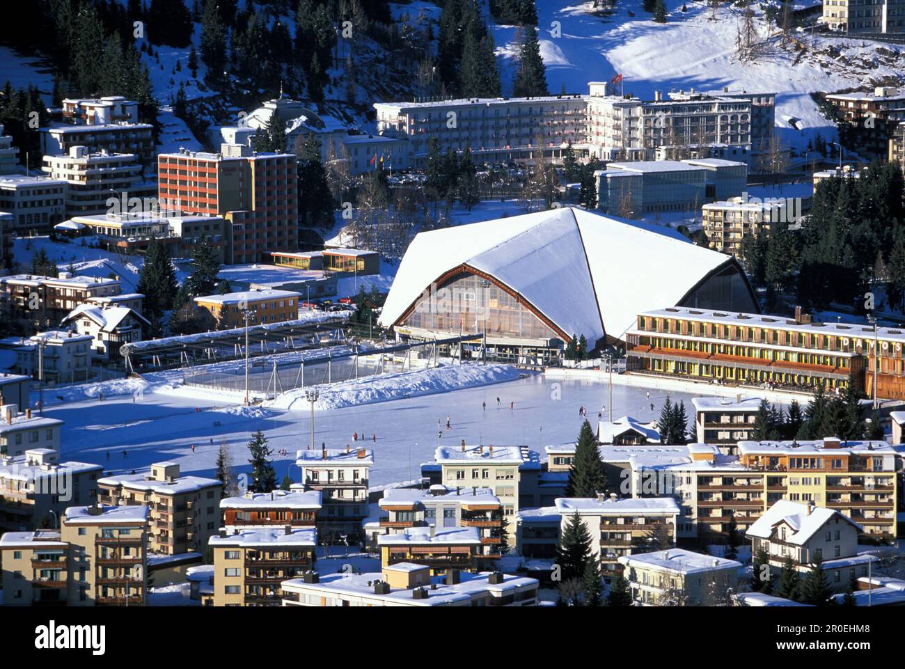 Leute Eislaufen, Eisstadion, Davos, Grisons, Schweiz Stockfoto