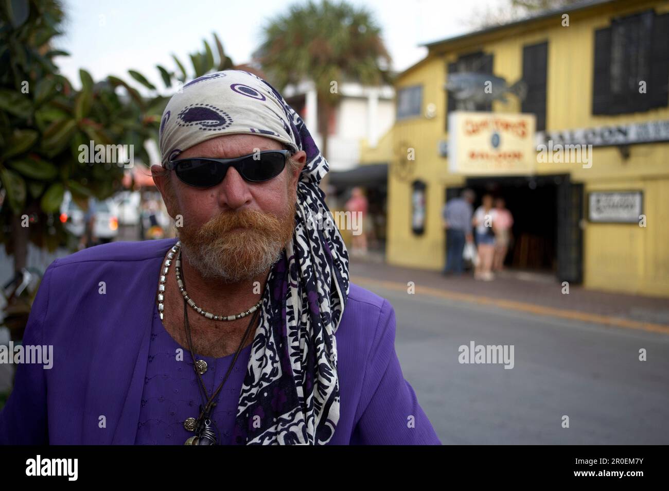 Einheimischer Künstler mit Friseur und Sonnenbrille, Key West, Florida Keys, Florida, USA Stockfoto