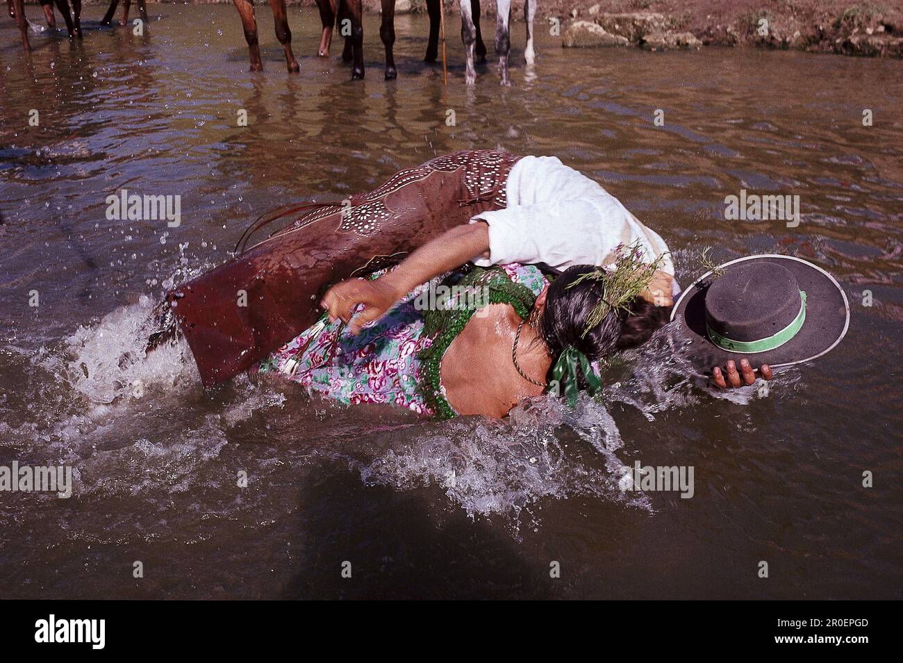 Eine Pilgertaufe im Fluss Rio Quema, Andalusien, Spanien Stockfoto