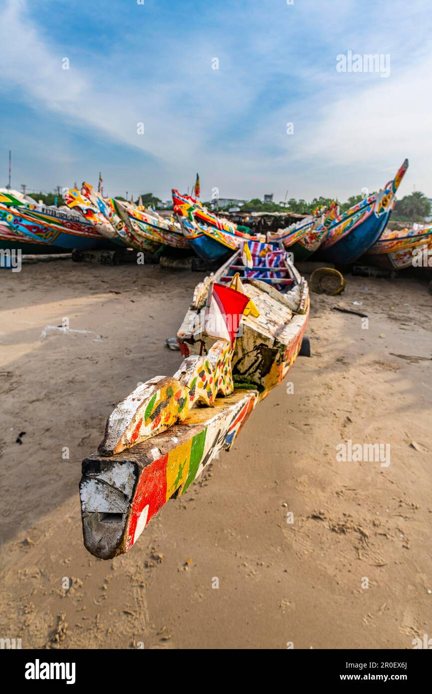Bunte Fischerboote, Cap Skirring, Casamance, Senegal Stockfoto