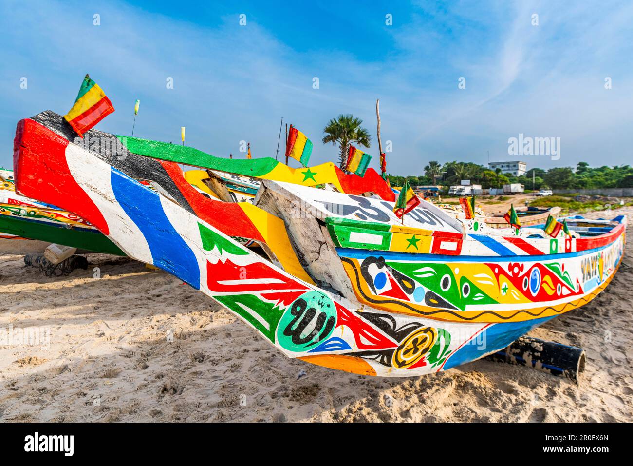 Bunte Fischerboote, Cap Skirring, Casamance, Senegal Stockfoto