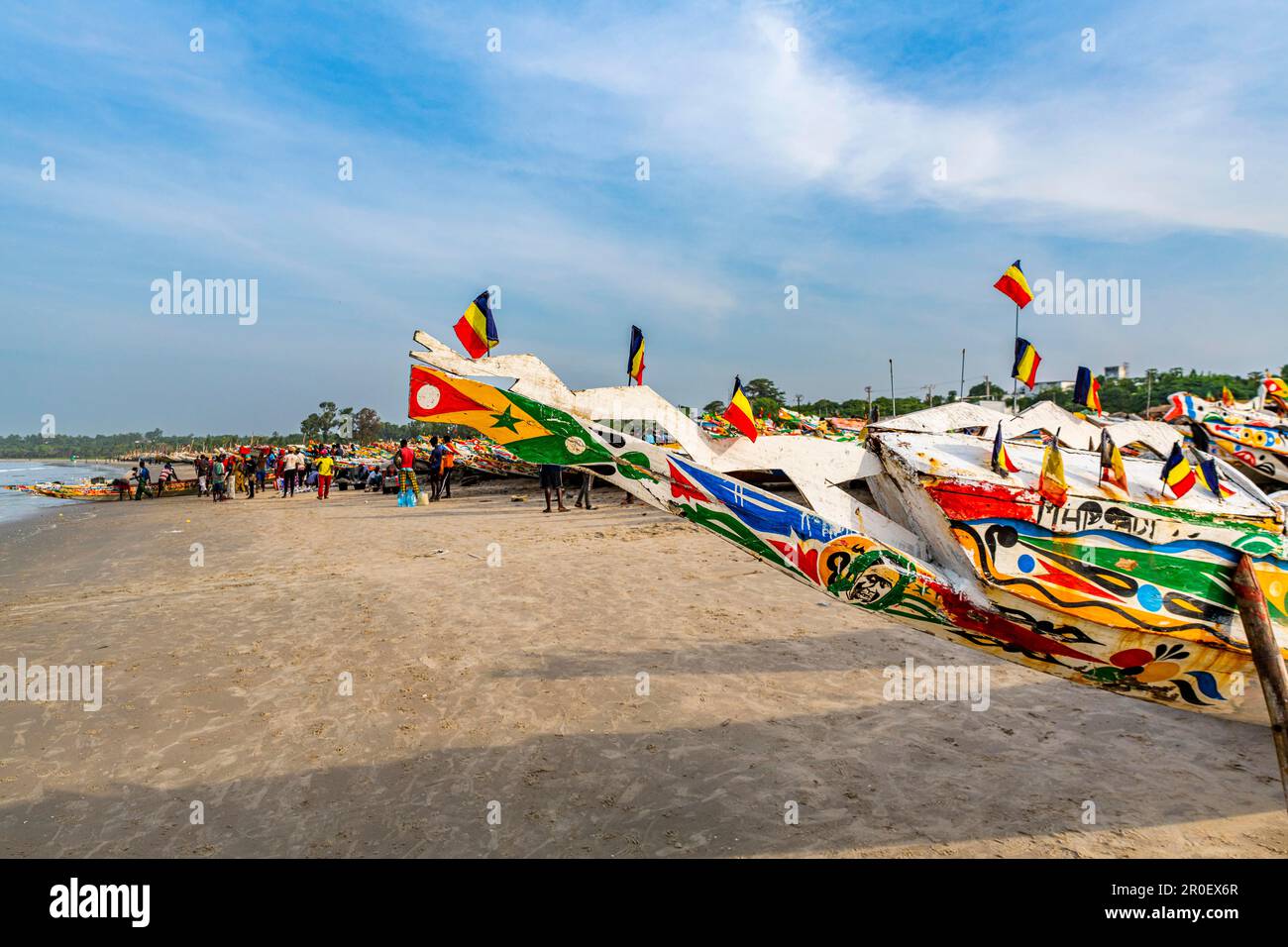 Bunte Fischerboote, Cap Skirring, Casamance, Senegal Stockfoto
