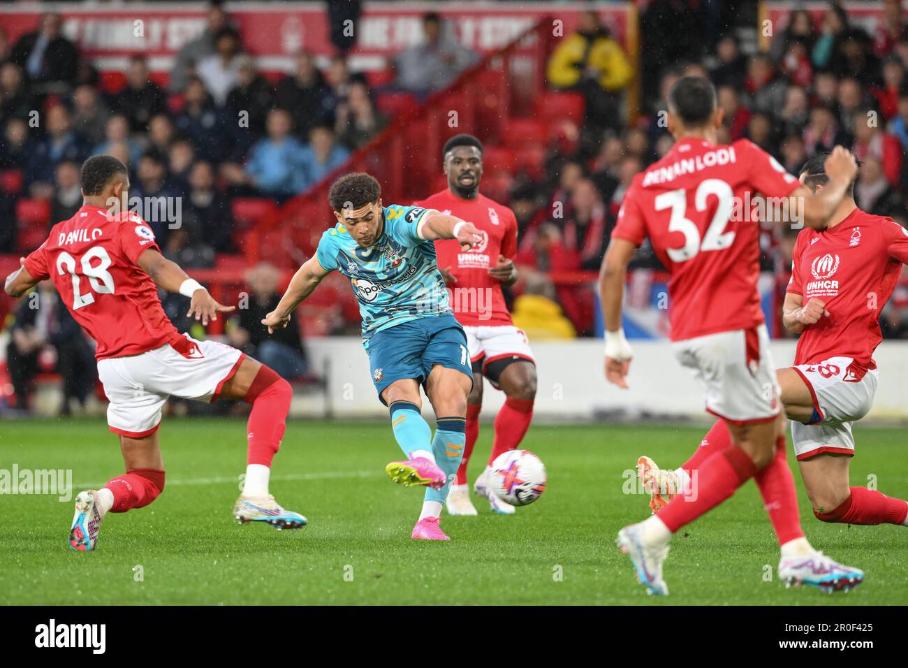 Nottingham, Großbritannien. 08. Mai 2023. Che Adams #10 aus Southampton hat beim Premier League-Spiel Nottingham Forest gegen Southampton in City Ground, Nottingham, Großbritannien, am 8. Mai 2023 (Foto von Craig Thomas/News Images) in Nottingham, Großbritannien, am 5./8. Mai 2023 ein Tor geschossen. (Foto: Craig Thomas/News Images/Sipa USA) Guthaben: SIPA USA/Alamy Live News Stockfoto